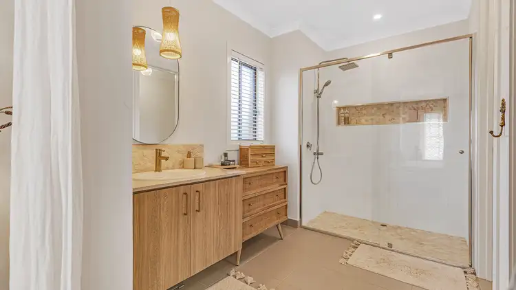 Second view of Homely house listing, 17 Selwyn Street, Echuca VIC 3564
