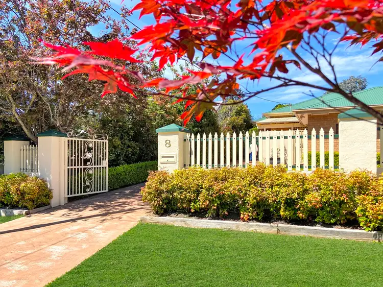8 Lyle Street, Wentworth Falls NSW 2782