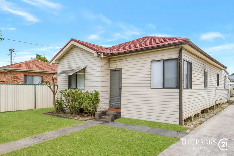 33 Loftus Street