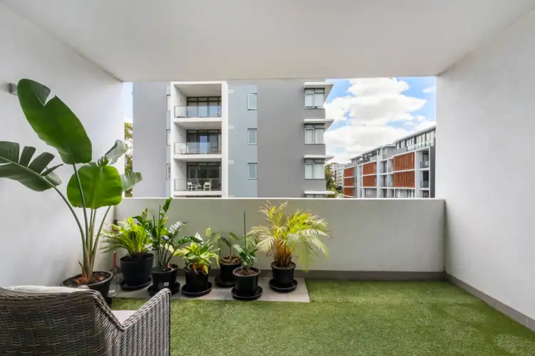 404/10 Waterview Drive