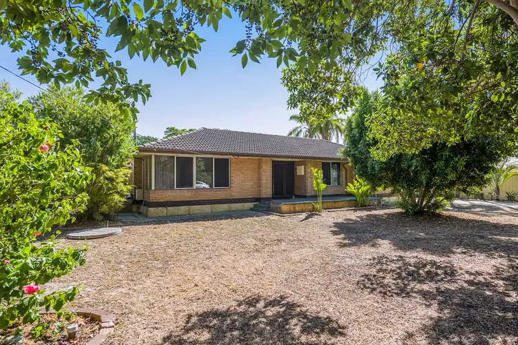 3 Adams Road, Thornlie WA 6108