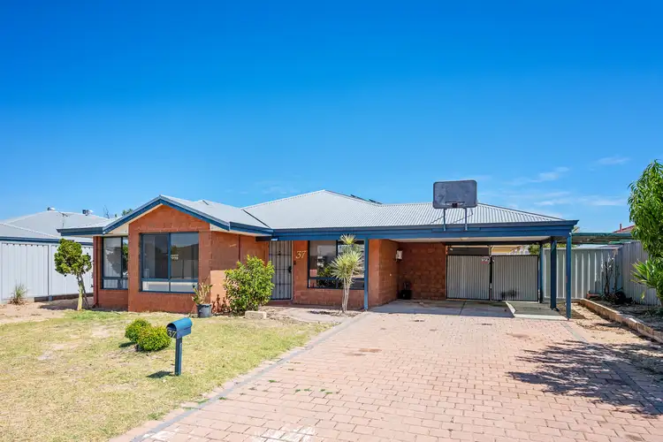 37 Murdoch Crescent