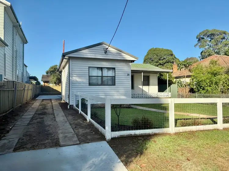 21 Collinson Street, Tenambit NSW 2323