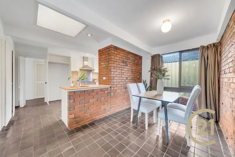 8 Mossfiel Drive