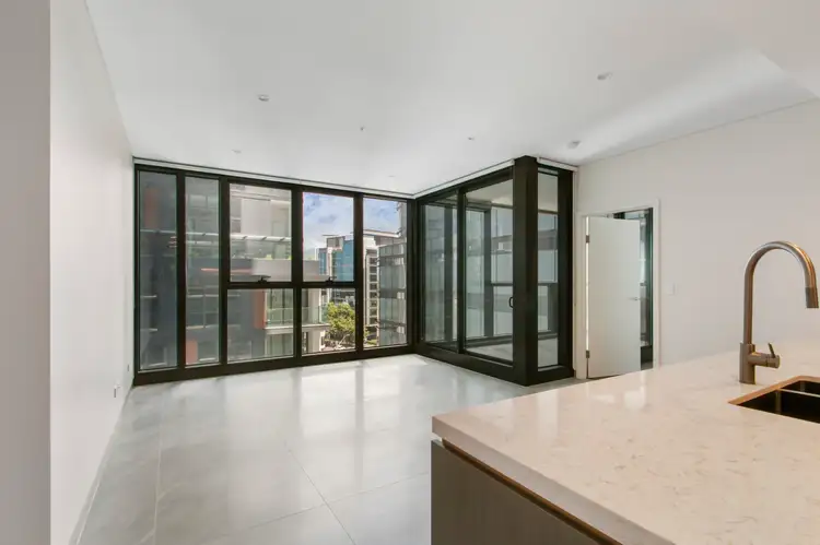 703/88A Christie St