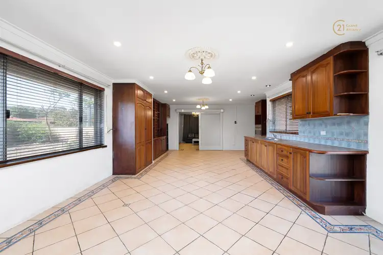 4 Sussex Road, Forrestfield WA 6058