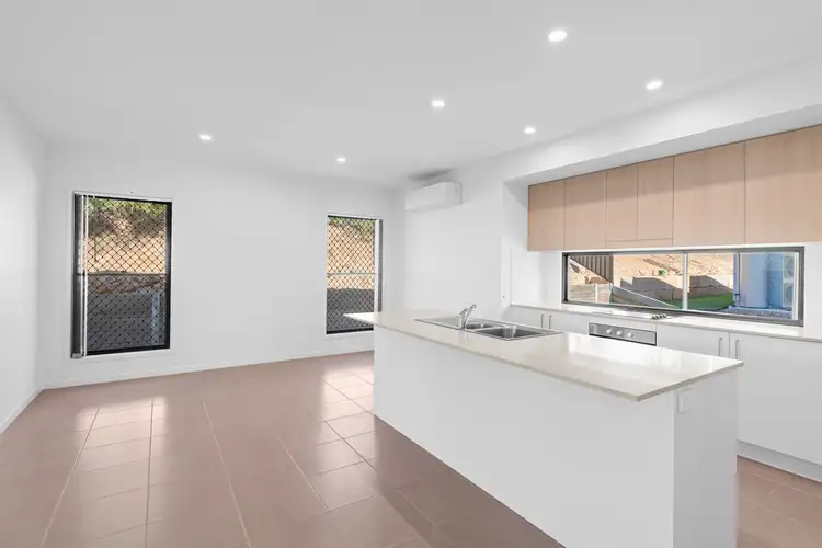 7 Miners Place, Southside QLD 4570
