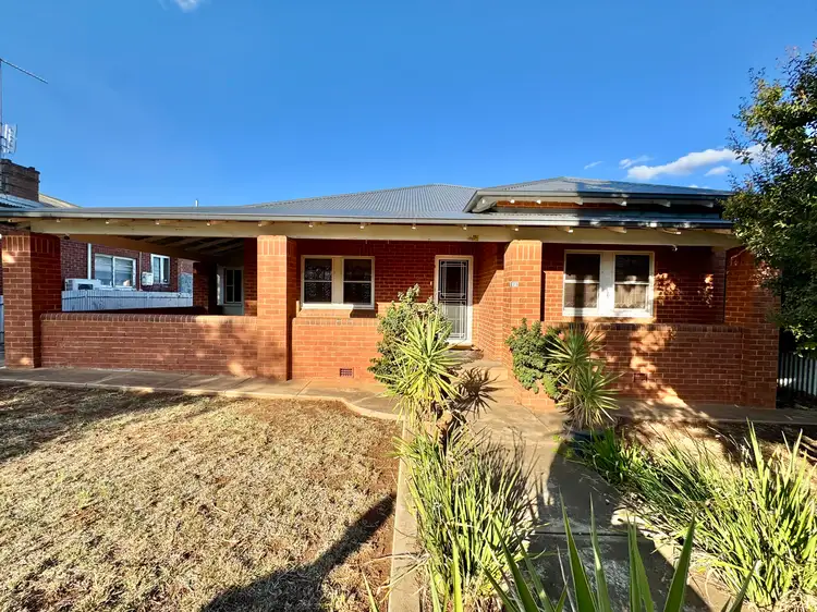 25 East Street, Parkes NSW 2870