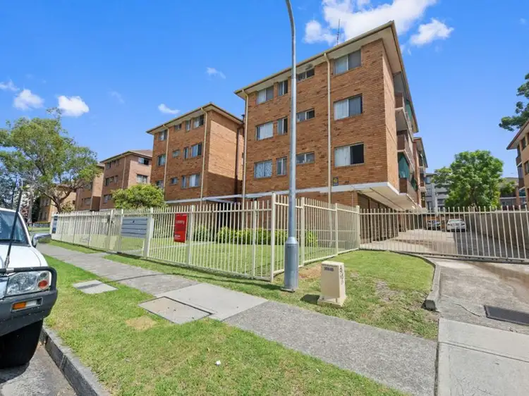 2/11 Forbes Street, Warwick Farm NSW 2170