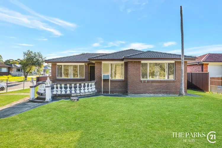 25 Coolatai Crescent, Bossley Park NSW 2176