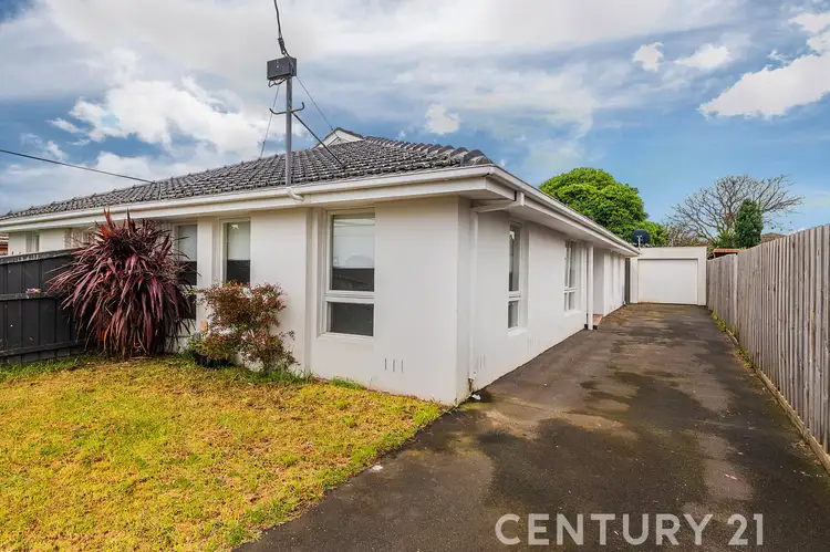 2/9 Third Avenue, Dandenong North VIC 3175