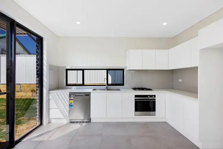 4/6 Crammond Blvd, Caringbah NSW 2229