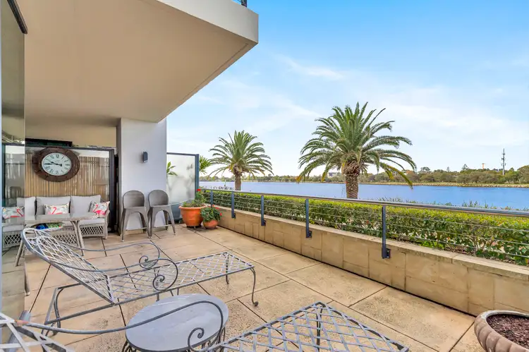 E2/70-72 Canning Beach Road, Applecross WA 6153