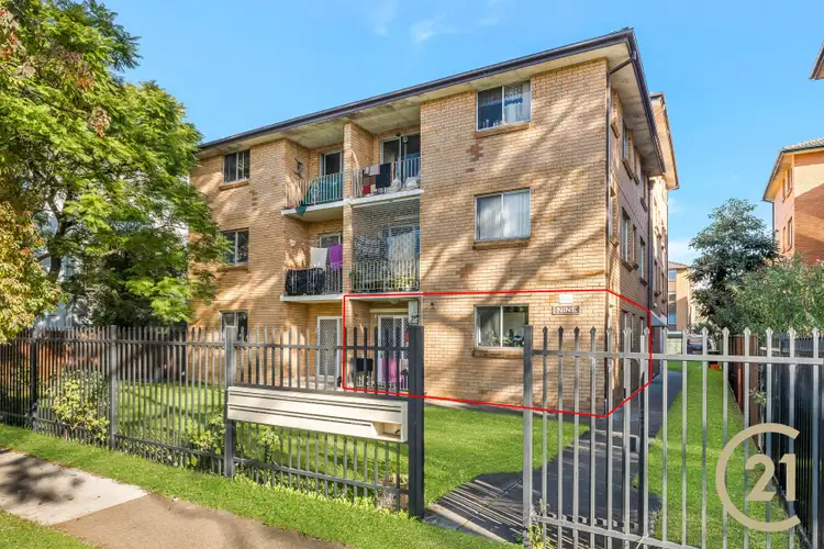 2/9 Hart Street, Warwick Farm NSW 2170