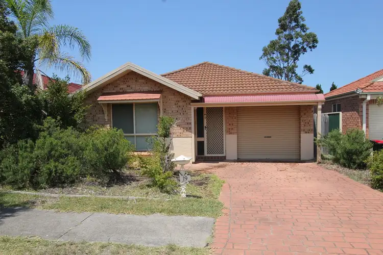 19 Wombeyan Court, Wattle Grove NSW 2173