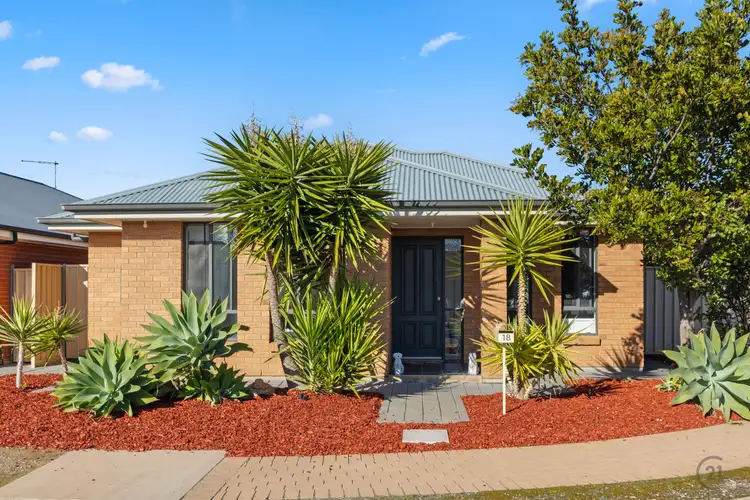 18 Rothwell Avenue