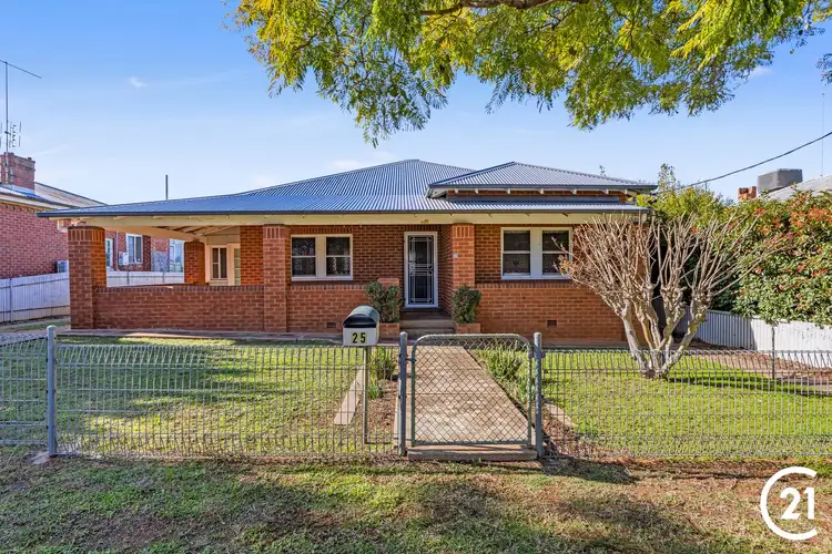25 East Street, Parkes NSW 2870