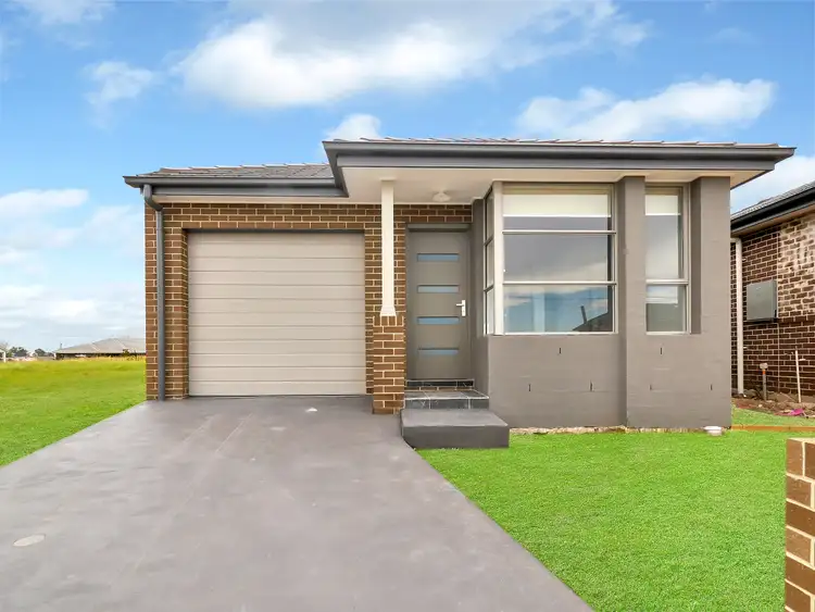9 Ivanhoe St, Gregory Hills NSW 2557