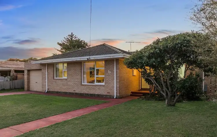 16 Hodges Street, Shoalwater WA 6169