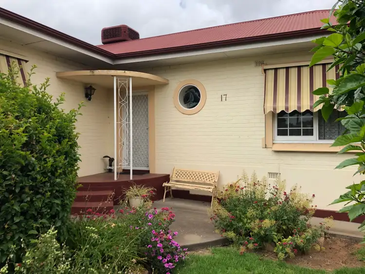 17 Hillsea Avenue, Clearview SA 5085