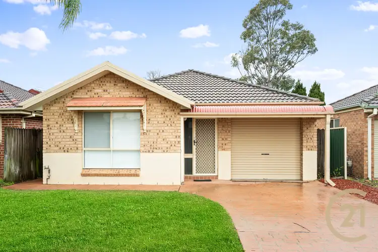 19 Wombeyan Court, Wattle Grove NSW 2173