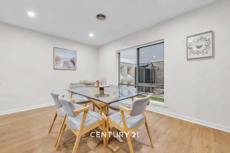 Fifth view of Homely house listing, 7 Cassa Blue Circuit, Narre Warren VIC 3805