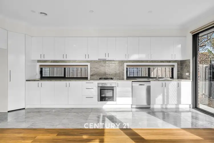 2/4 Gina Court, Hallam VIC 3803