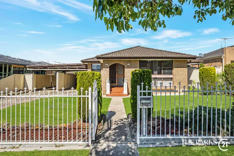 4 Rickard Road, Bossley Park NSW 2176