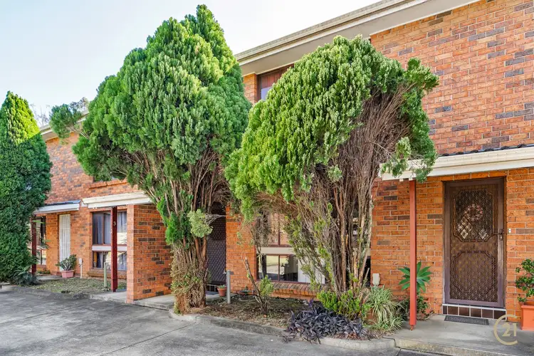 2/27 Myee Road, Macquarie Fields NSW 2564