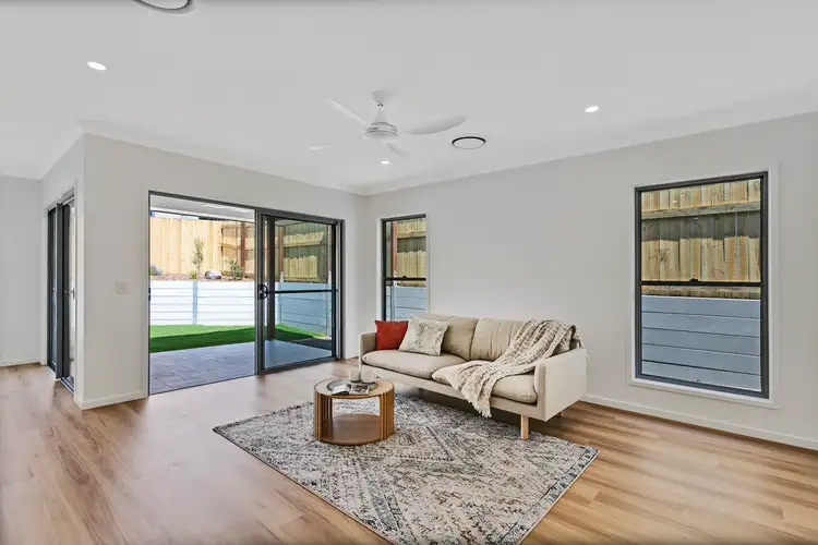 Fourth view of Homely semi-detached listing, 1/33 Hilltop Drive, Burnside QLD 4560