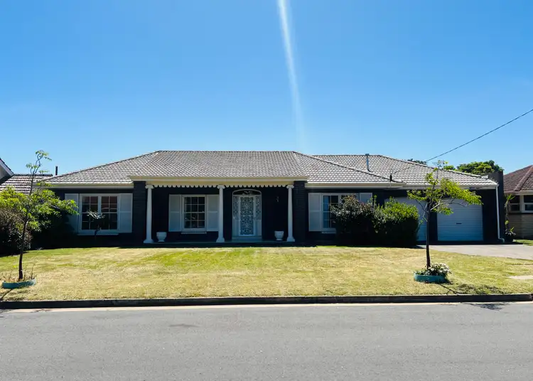 11 Doncaster Avenue, Novar Gardens SA 5040
