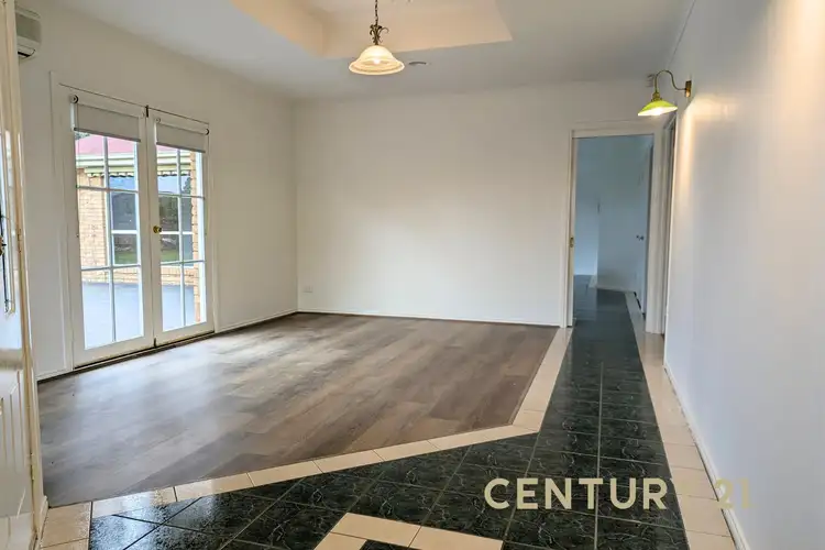 Fifth view of Homely house listing, 4 Zola Court, Berwick VIC 3806