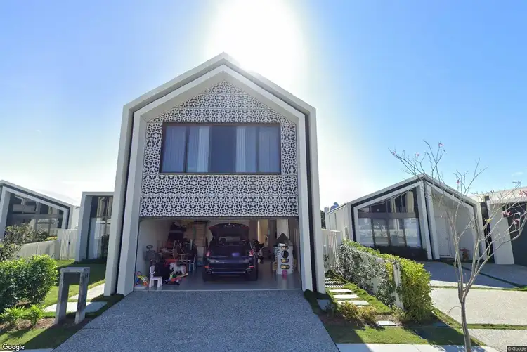 9 Lakeview Boulevard, Mermaid Waters QLD 4218