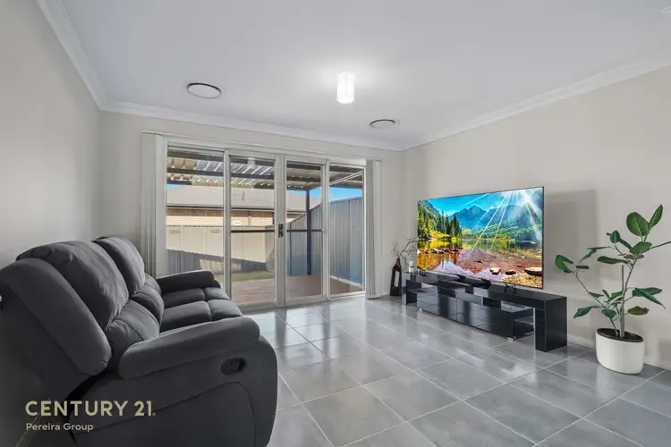 90b Easton Avenue, Spring Farm NSW 2570