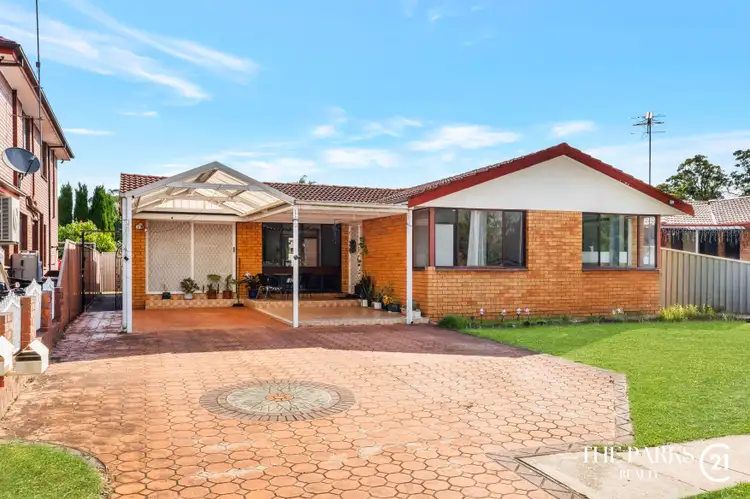 5 Christie Street, Prairiewood NSW 2176