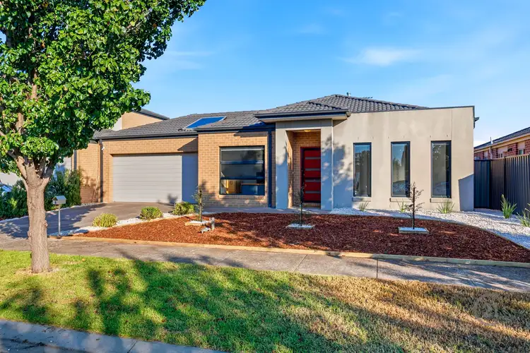 6 Gillian Place