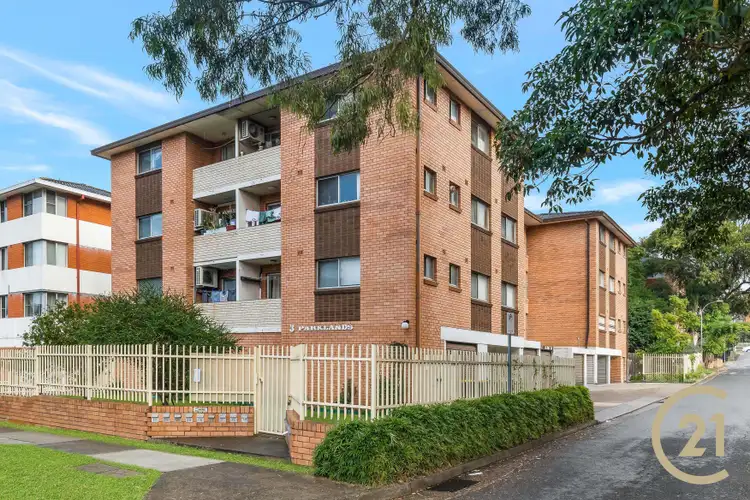 9/3 Drummond Street