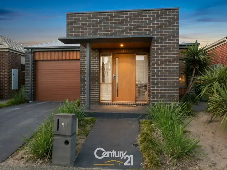 94 Dusseldorp Avenue, Pakenham VIC 3810