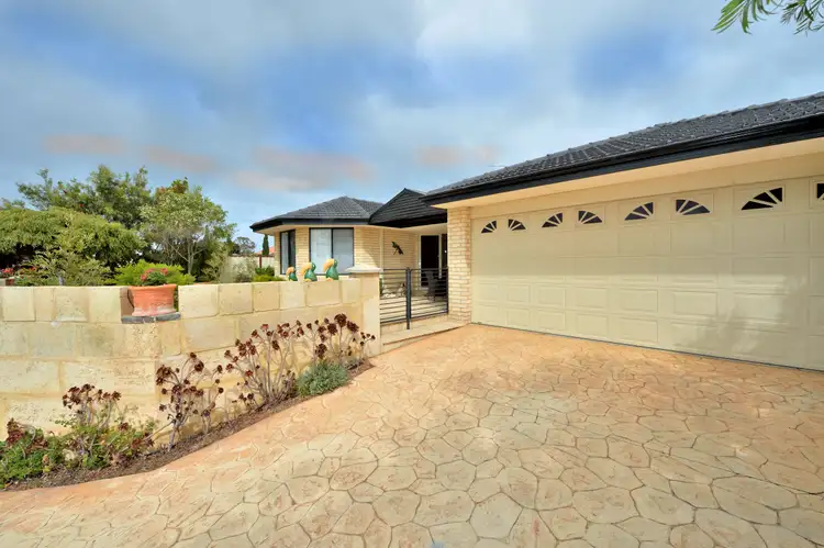 16 Peppertree Close, Wannanup WA 6210