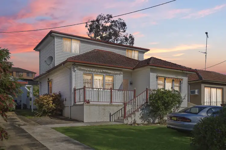 37 Farnsworth Ave, Campbelltown NSW 2560