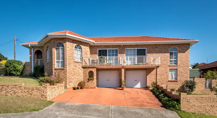 114 Weringa Avenue, Lake Heights NSW 2502