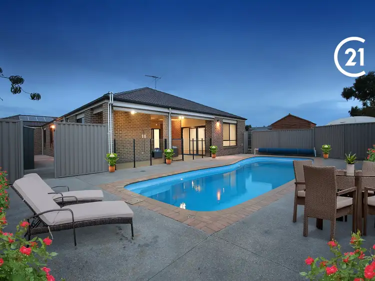 22 Dunferline Crescent, Cranbourne VIC 3977
