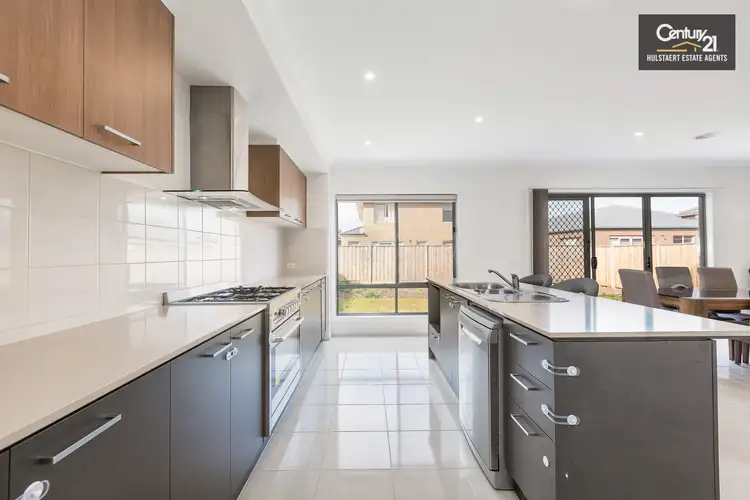 121 Bondi Parade, Point Cook VIC 3030