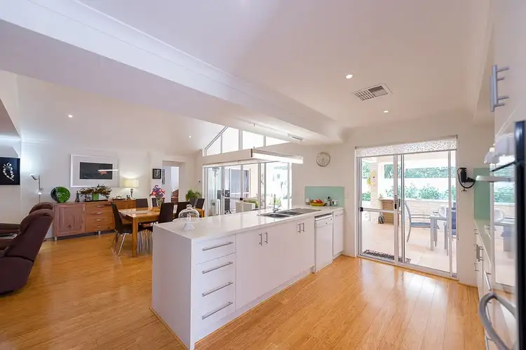 Sixth view of Homely house listing, 10 Jade Crescent, Dalyellup WA 6230