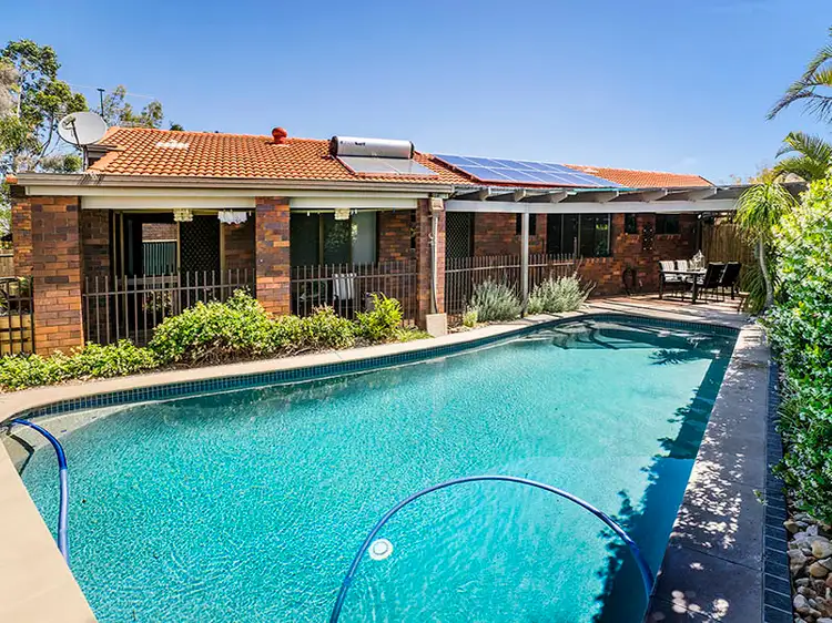 9 Valiant Court, Newport QLD 4020