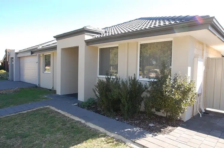 18a Strutt Way