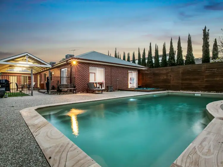 4 Overland Rise, Pakenham VIC 3810