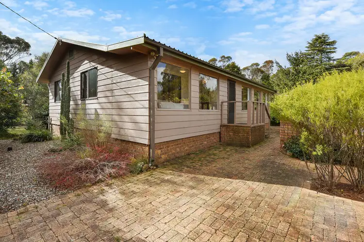 8 Coronation Road, Wentworth Falls NSW 2782