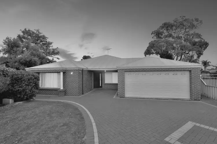 11 Scrubbird Court, Greenfields WA 6210