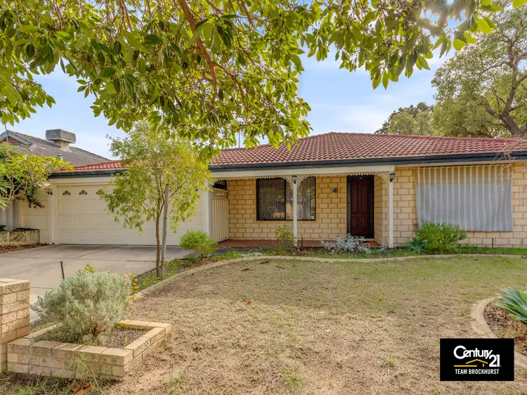 10 Oakfield Gardens, Parmelia WA 6167